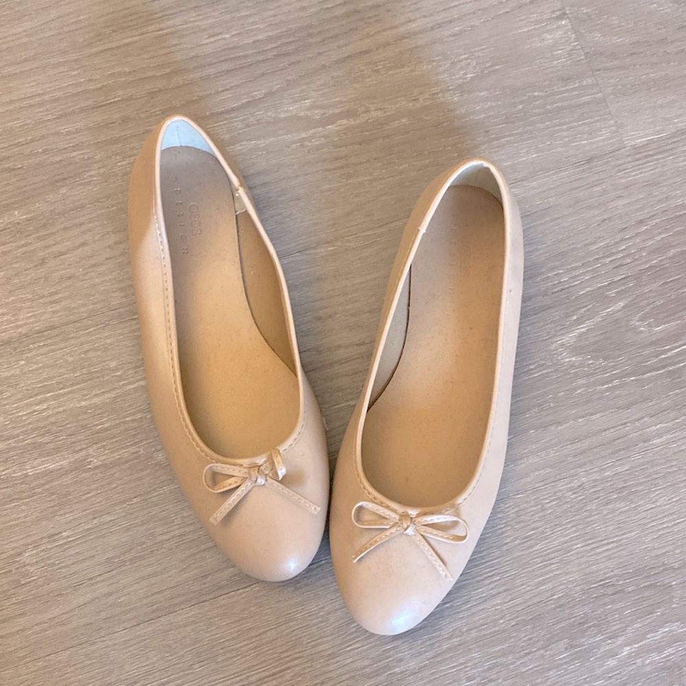 Nude ballet flats. Super comfy. Easy to wear. Asos brand. Very lightweight.